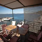 דירה Nissaki Waterfront