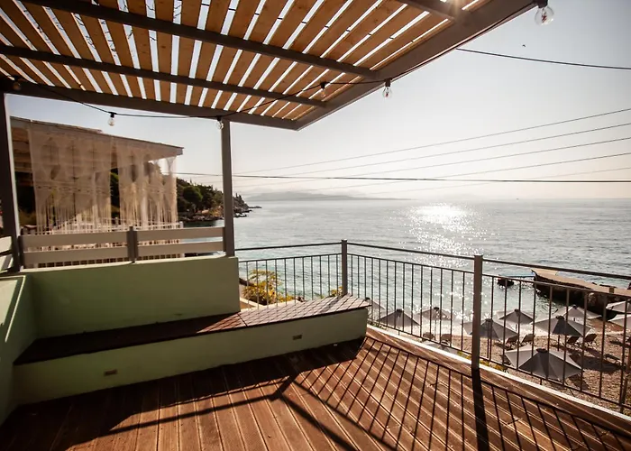 Nissaki Waterfront شقة