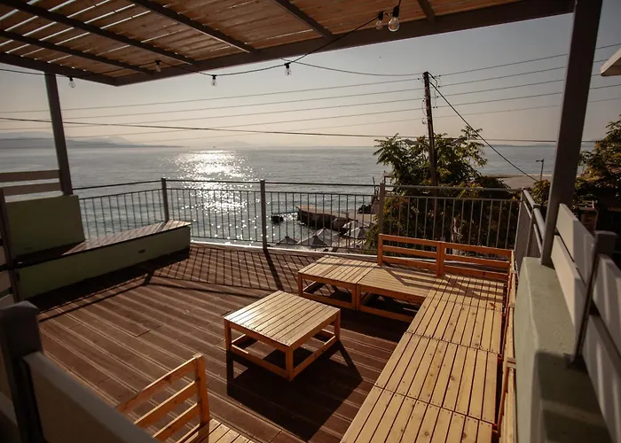 Nissaki Waterfront شقة