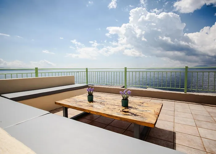 Nissaki Waterfront Apartament *